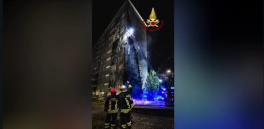 Incendio in un palazzo a Torino nel quartiere Mirafiori Sud, nessun ferito