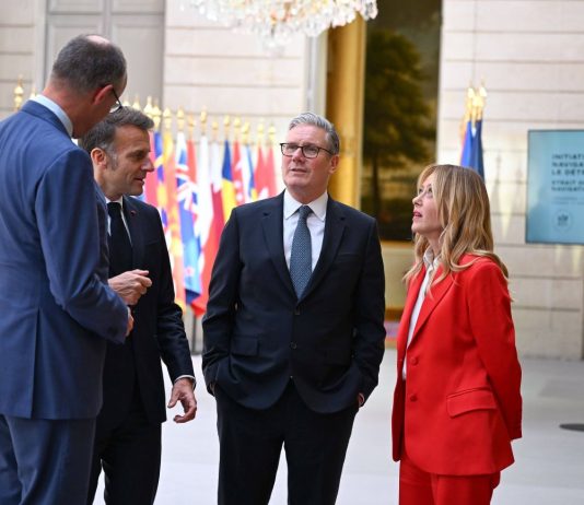 Meloni al vertice dei volenterosi per Hormuz: “Italia pronta a mettere in campo unità navali”. Macron “Apertura senza condizioni” / Video