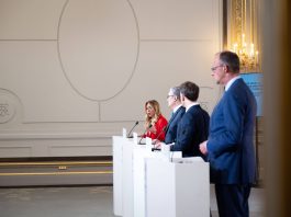 Meloni al vertice dei volenterosi per Hormuz: “Italia pronta a mettere in campo unità navali”. Macron “Apertura senza condizioni” / Video