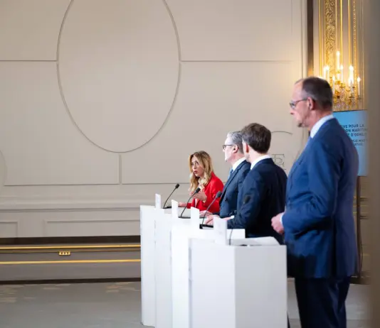 Meloni al vertice dei volenterosi per Hormuz: “Italia pronta a mettere in campo unità navali”. Macron “Apertura senza condizioni” / Video