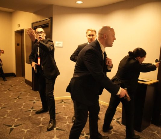 Attentato contro Trump, presidente Usa è salvo. Arrestato un uomo. Il Tycoon “Il mio è un lavoro pericoloso” / Fotogallery