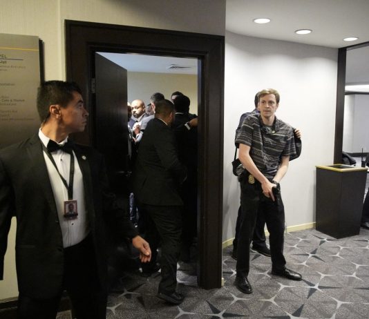 Attentato contro Trump, presidente Usa è salvo. Arrestato un uomo. Il Tycoon “Il mio è un lavoro pericoloso”