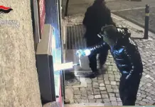 Assalto con esplosivo ad uno sportello Atm nel torinese: tre arrestati