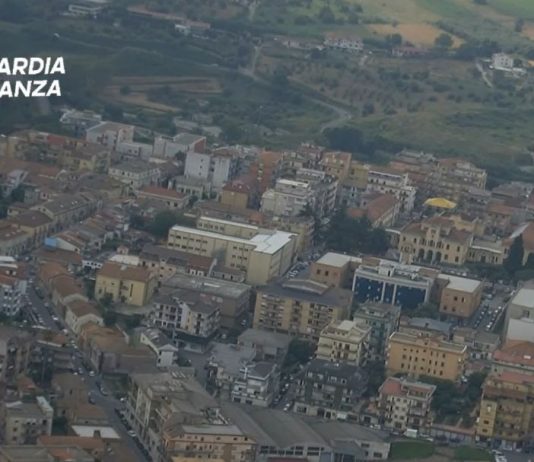 Usavano cellulari in carcere per comunicare con i clan della ‘ndrangheta: 46 rinvii a giudizio