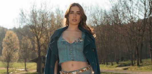 Esce “Primadonna”: il nuovo singolo di Clara accompagnato dal videoclip