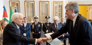 Gianmarco Mazzi al Quirinale giura da neo ministro del turismo: “Un mondo che rappresenta un pilastro dell’economia italiana” / Video