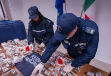 Più di 42 chili di hashish trovati dentro una macchina a Palermo
