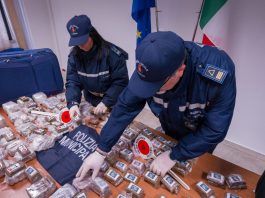 Più di 42 chili di hashish trovati dentro una macchina a Palermo