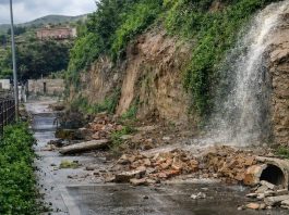 Maltempo, frane nel Messinese: 50 persone bloccate nei boschi