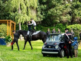 L’Arma dei Carabinieri incontra un folto gruppo di ragazzi: “Ascolto, attenzione e rispetto reciproco”