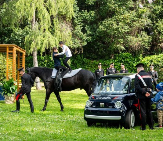 L’Arma dei Carabinieri incontra un folto gruppo di ragazzi: “Ascolto, attenzione e rispetto reciproco”