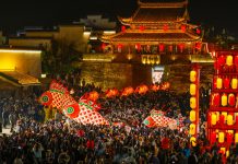 Cina presenta piano per stimolare ulteriormente consumi nel settore servizi