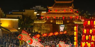 Cina presenta piano per stimolare ulteriormente consumi nel settore servizi