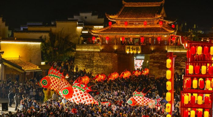 Cina presenta piano per stimolare ulteriormente consumi nel settore servizi