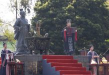 Cina: Dujiangyan celebra la storica festa del rilascio delle acque (2)