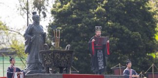 Cina: Dujiangyan celebra la storica festa del rilascio delle acque (2)