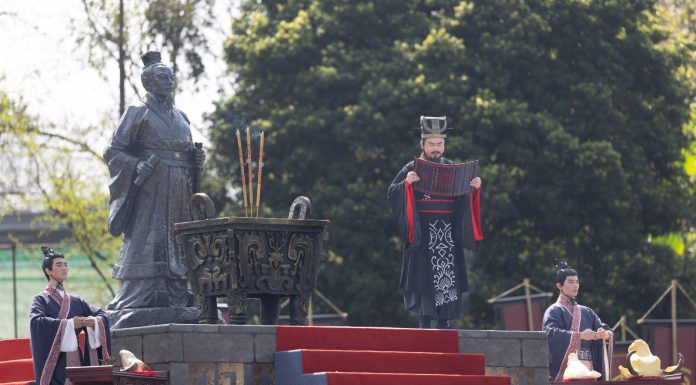 Cina: Dujiangyan celebra la storica festa del rilascio delle acque (2)