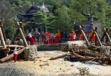 Cina: Dujiangyan celebra la storica festa del rilascio delle acque (3)