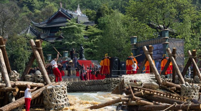 Cina: Dujiangyan celebra la storica festa del rilascio delle acque (3)