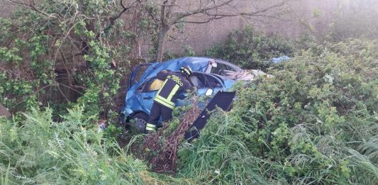 Incidente sulla SS 115 a Ragusa, un’auto finisce fuori strada: due feriti
