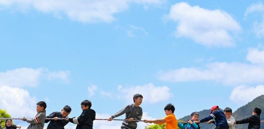 Cina: momenti di svago durante le vacanze per la Festa di Qingming (2)