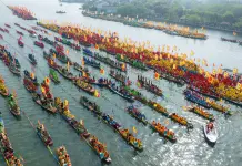 Cina: a Taizhou lo spettacolo del secolare Qintong Boat Festival (3)