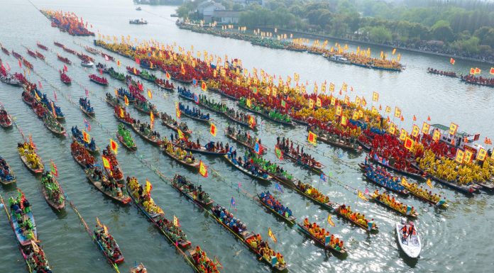 Cina: a Taizhou lo spettacolo del secolare Qintong Boat Festival (3)