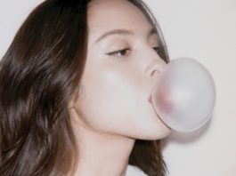 Olivia Rodrigo annuncia il suo nuovo singolo “drop dead”