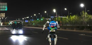 Cina: Beijing E-Town 2026, test su robot umanoidi per la mezza maratona (1)