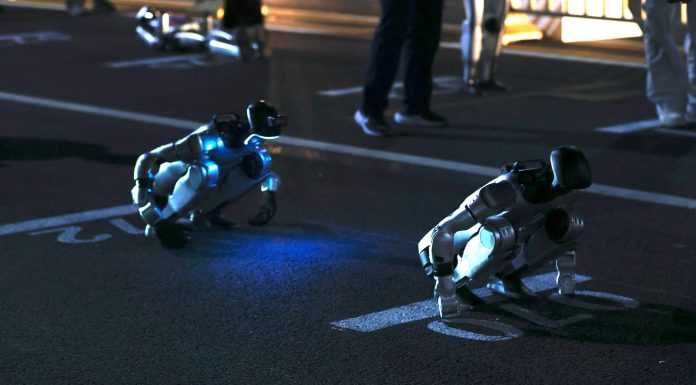 Cina: Beijing E-Town 2026, test su robot umanoidi per la mezza maratona (4)