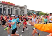 Cina: a Pechino si è svolta la Mezza Maratona 2026 (1)