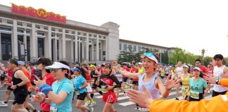 Cina: a Pechino si è svolta la Mezza Maratona 2026 (1)