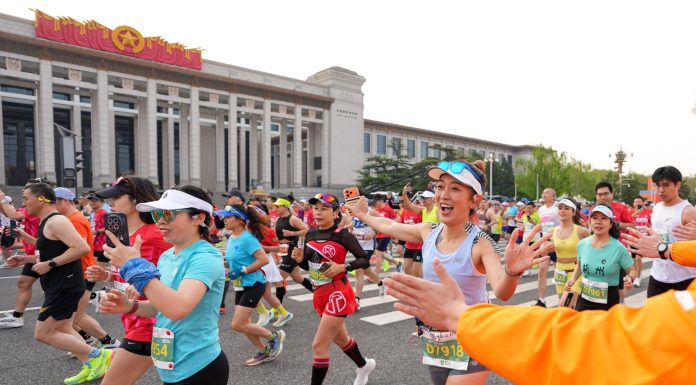 Cina: a Pechino si è svolta la Mezza Maratona 2026 (1)