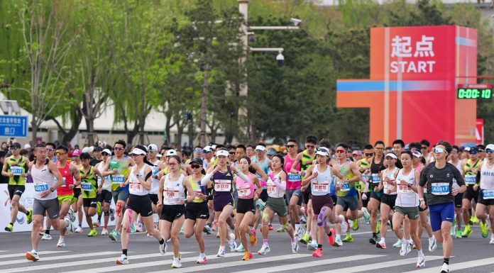 Cina: a Pechino si è svolta la Mezza Maratona 2026 (3)