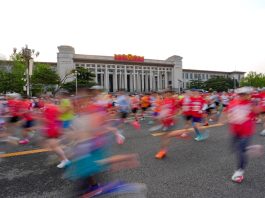 Cina: a Pechino si è svolta la Mezza Maratona 2026 (4)
