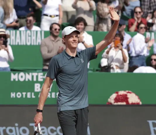 Sinner è il nuovo principe di Montecarlo e si riprende il numero uno del mondo: Alcaraz sconfitto in due set