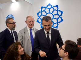 Puglia, incontro Urso-Decaro a Vinitaly: focus su vino e dossier industriali