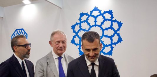 Puglia, incontro Urso-Decaro a Vinitaly: focus su vino e dossier industriali