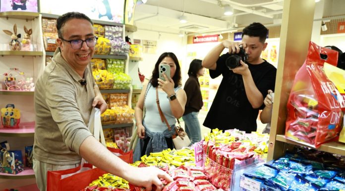 Un dolce viaggio di quasi 10.000 km, un italiano scopre i sapori della Cina