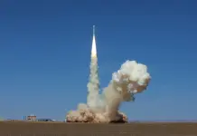 La Cina lancia il razzo Lijian-1 Y12 per inviare nello spazio 8 satelliti