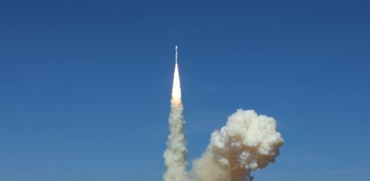 La Cina lancia il razzo Lijian-1 Y12 per inviare nello spazio 8 satelliti