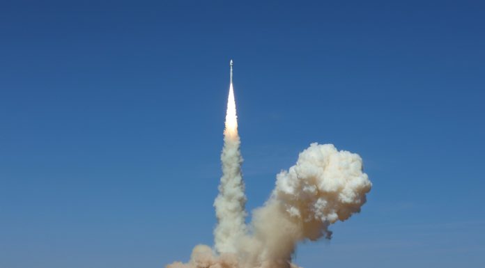 La Cina lancia il razzo Lijian-1 Y12 per inviare nello spazio 8 satelliti