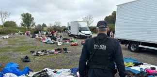 Roma, smantellato un mega mercato abusivo in via Portuense: 3 denunce