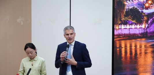 Italia: la passione di un designer per i noodles di manzo di Lanzhou