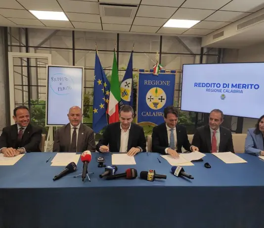 Occhiuto e i rettori delle università calabresi siglano l’intesa per il reddito di merito