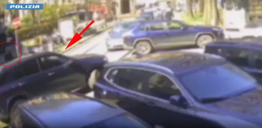 Ruba un orologio da 250 mila euro in centro a Milano, arrestato un 60enne / Video