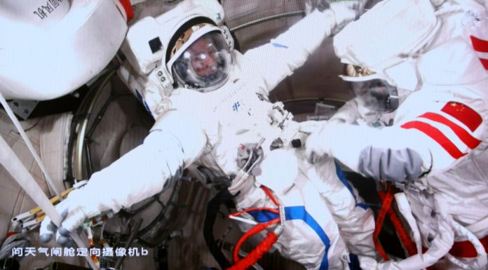 Cina: astronauti Shenzhou-21 completano terza serie di attività extraveicolari