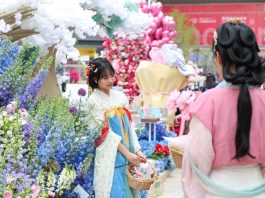 Cina, al via lo Shanghai International Flower Show (1)