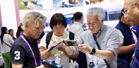 Cina: record di acquirenti stranieri nella prima fase della Fiera di Canton