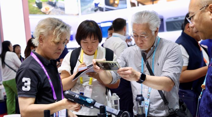 Cina: record di acquirenti stranieri nella prima fase della Fiera di Canton